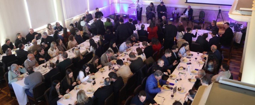 Reunião-almoço debate futuro e inovação na China